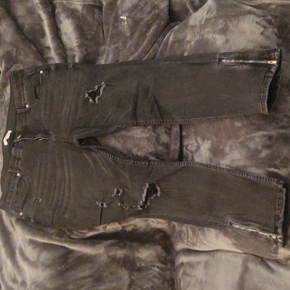 Women's Aveology by Avenue size 20 black distressed cropped jeans